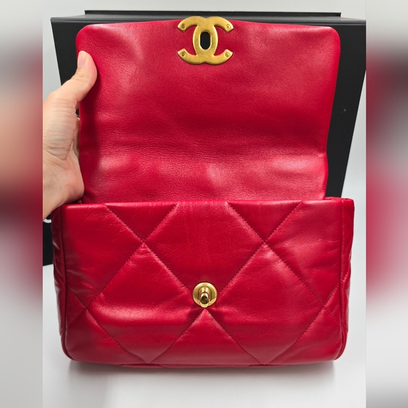 Chanel 19 small - Picture 11 of 16